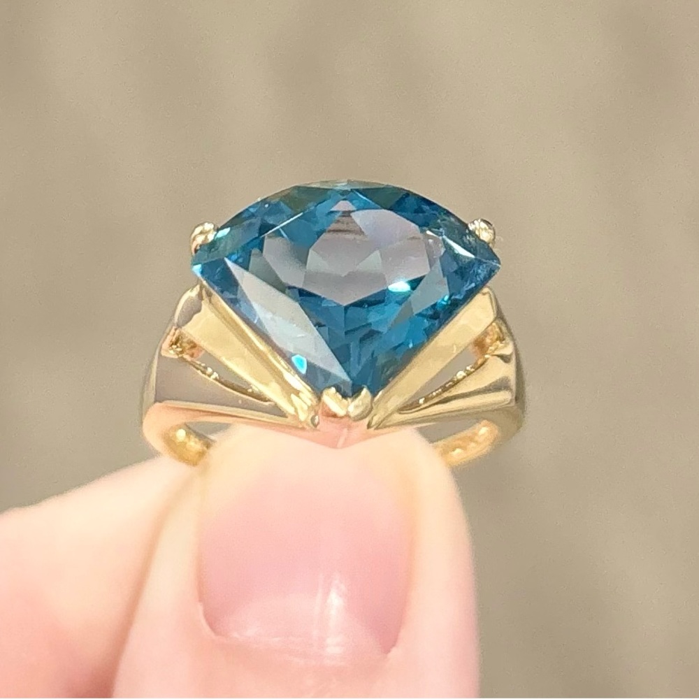14K Large Deep Blue Topaz Swiss London triliant pie cut regal yellow gold ring - Picture 1 of 12